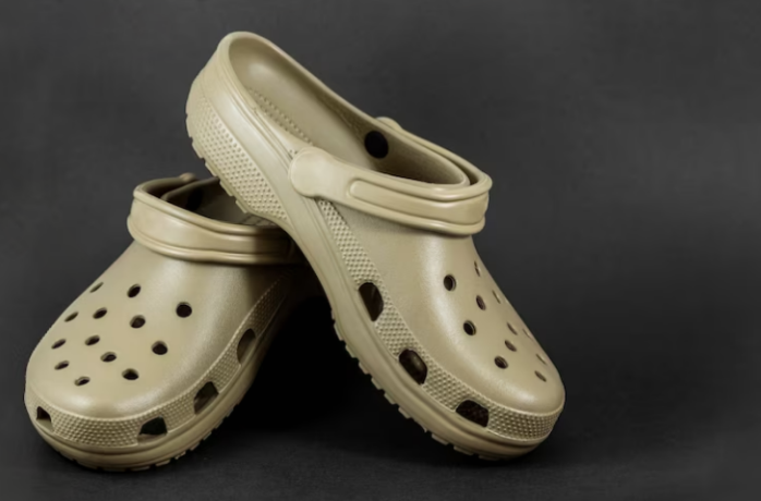 crocs-unisex-adult-classic-clogs-black-big-0