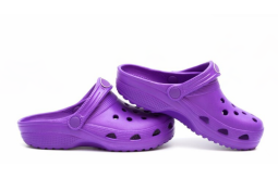 crocs-unisex-adult-classic-clogs-do-classic-crocs-run-big-small-0