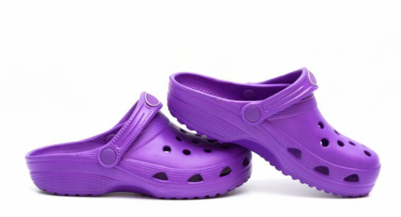 crocs-unisex-adult-classic-clogs-do-classic-crocs-run-big-big-0